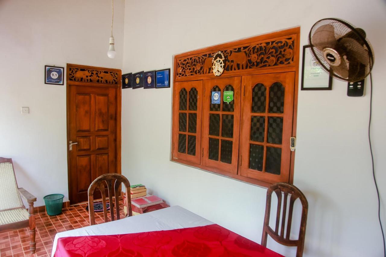 Ranjith Guest Hotel Mirissa Bagian luar foto