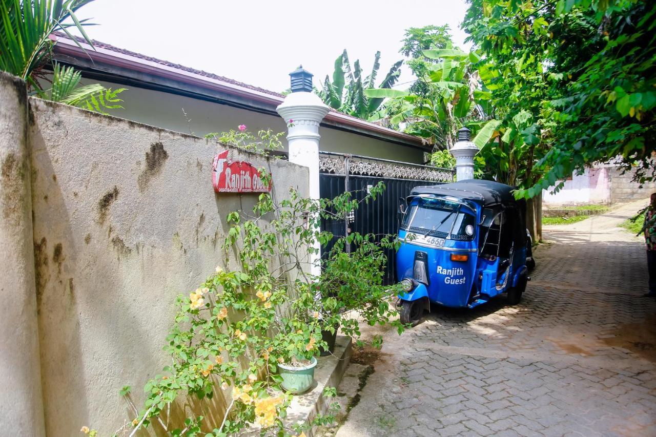 Ranjith Guest Hotel Mirissa Bagian luar foto