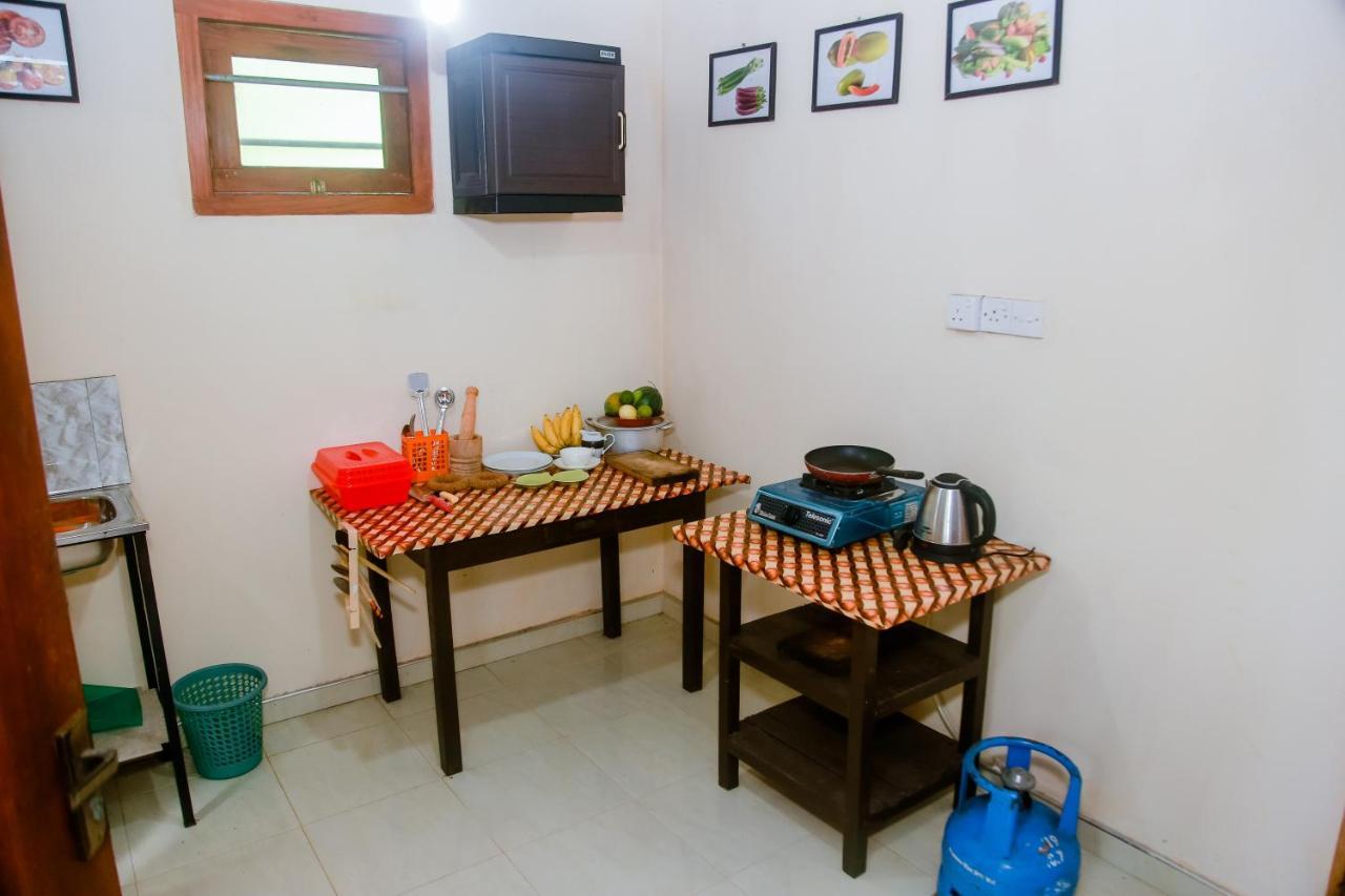 Ranjith Guest Hotel Mirissa Bagian luar foto