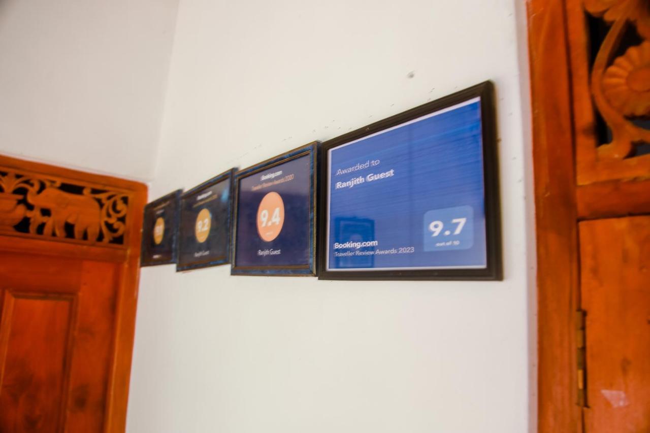 Ranjith Guest Hotel Mirissa Bagian luar foto