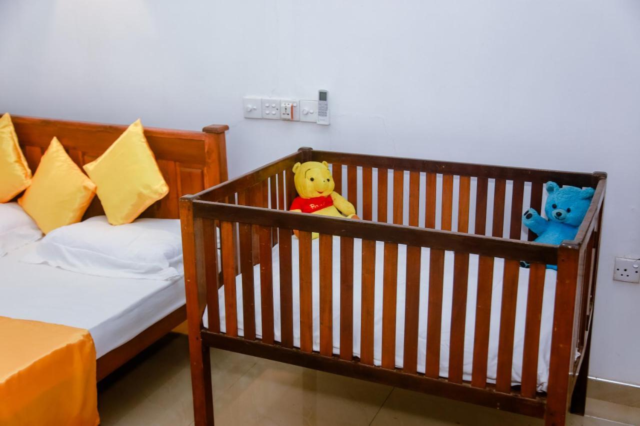 Ranjith Guest Hotel Mirissa Bagian luar foto