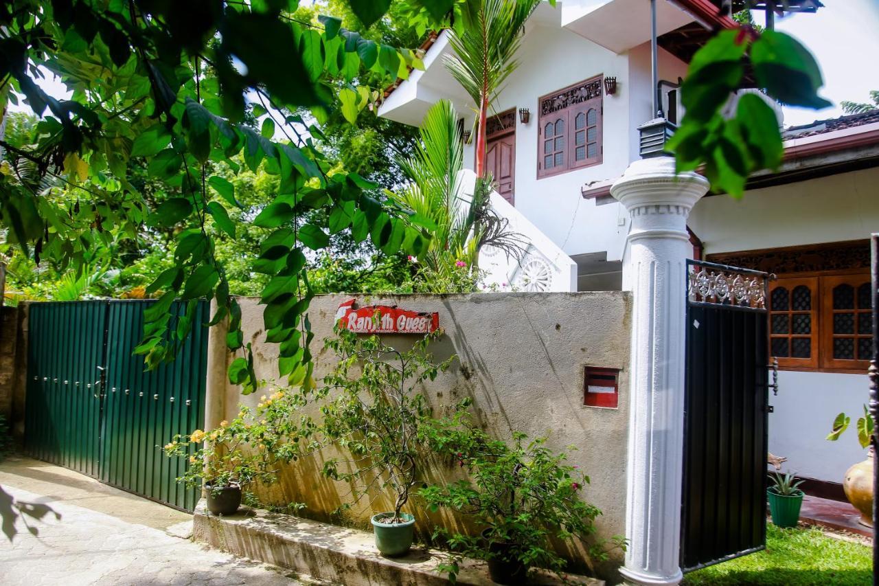Ranjith Guest Hotel Mirissa Bagian luar foto