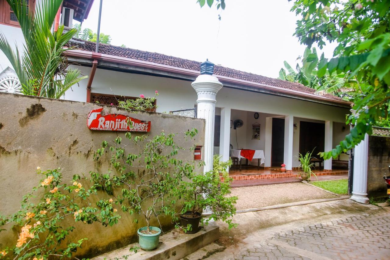 Ranjith Guest Hotel Mirissa Bagian luar foto