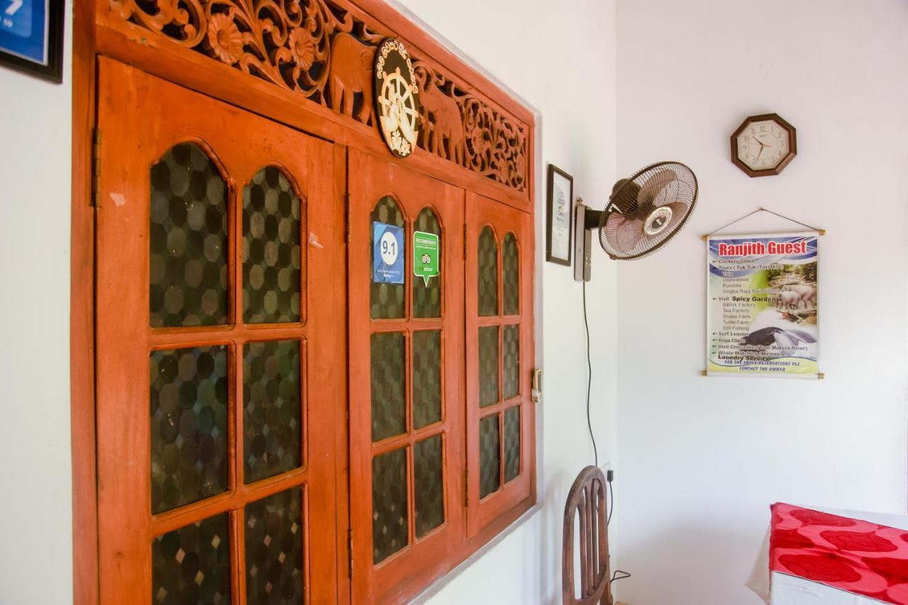 Ranjith Guest Hotel Mirissa Bagian luar foto