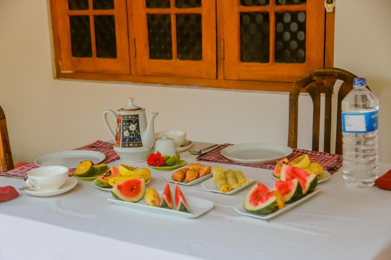 Ranjith Guest Hotel Mirissa Bagian luar foto