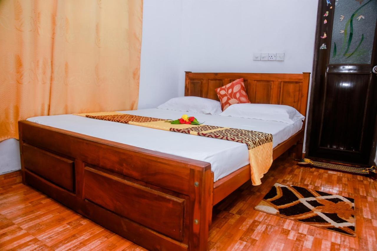 Ranjith Guest Hotel Mirissa Bagian luar foto