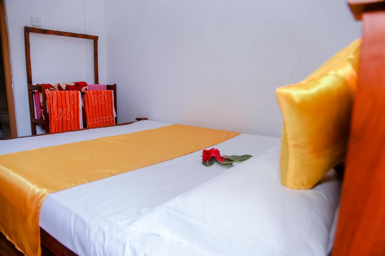 Ranjith Guest Hotel Mirissa Bagian luar foto