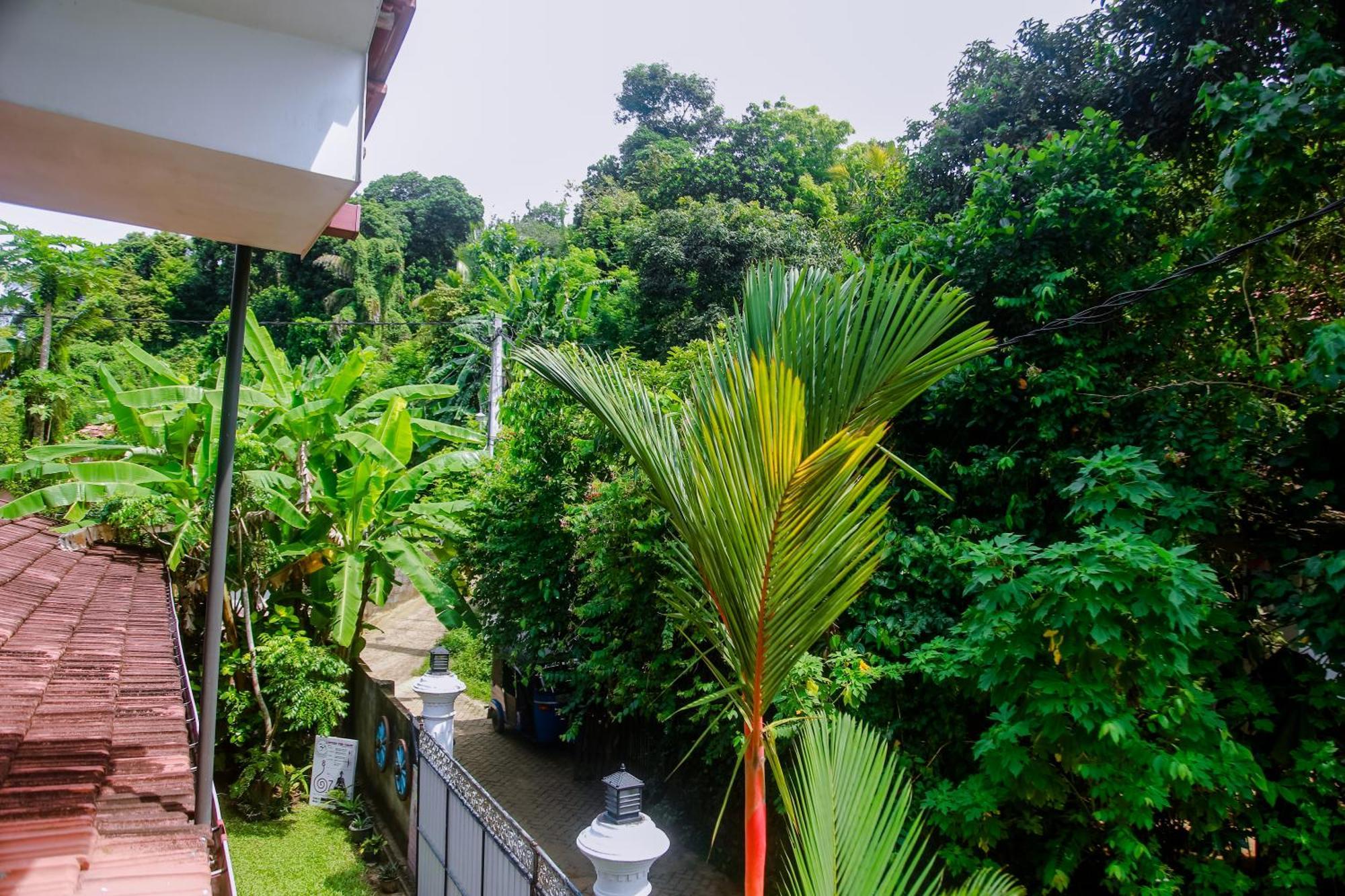 Ranjith Guest Hotel Mirissa Bagian luar foto